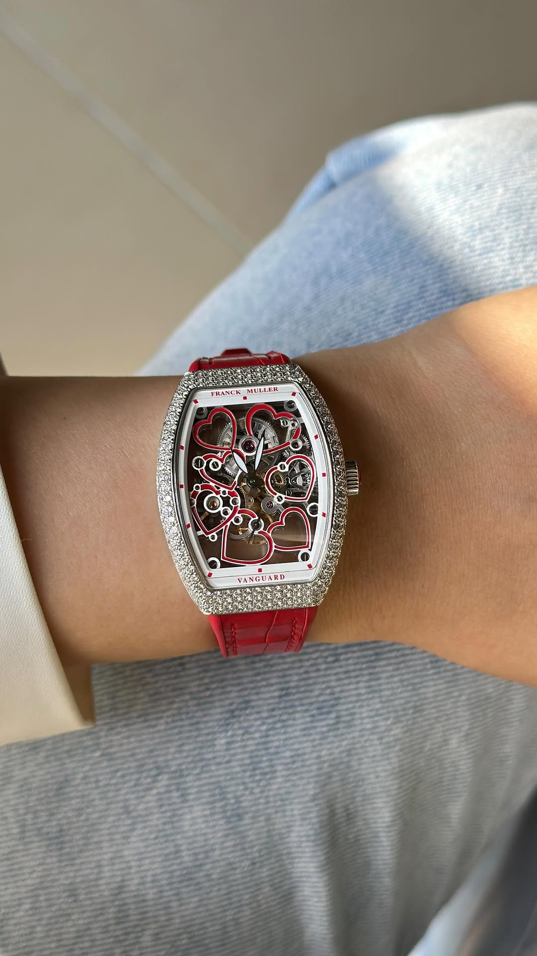 Post 3 by Dubai Jewellery & Watches on Instagram (video)