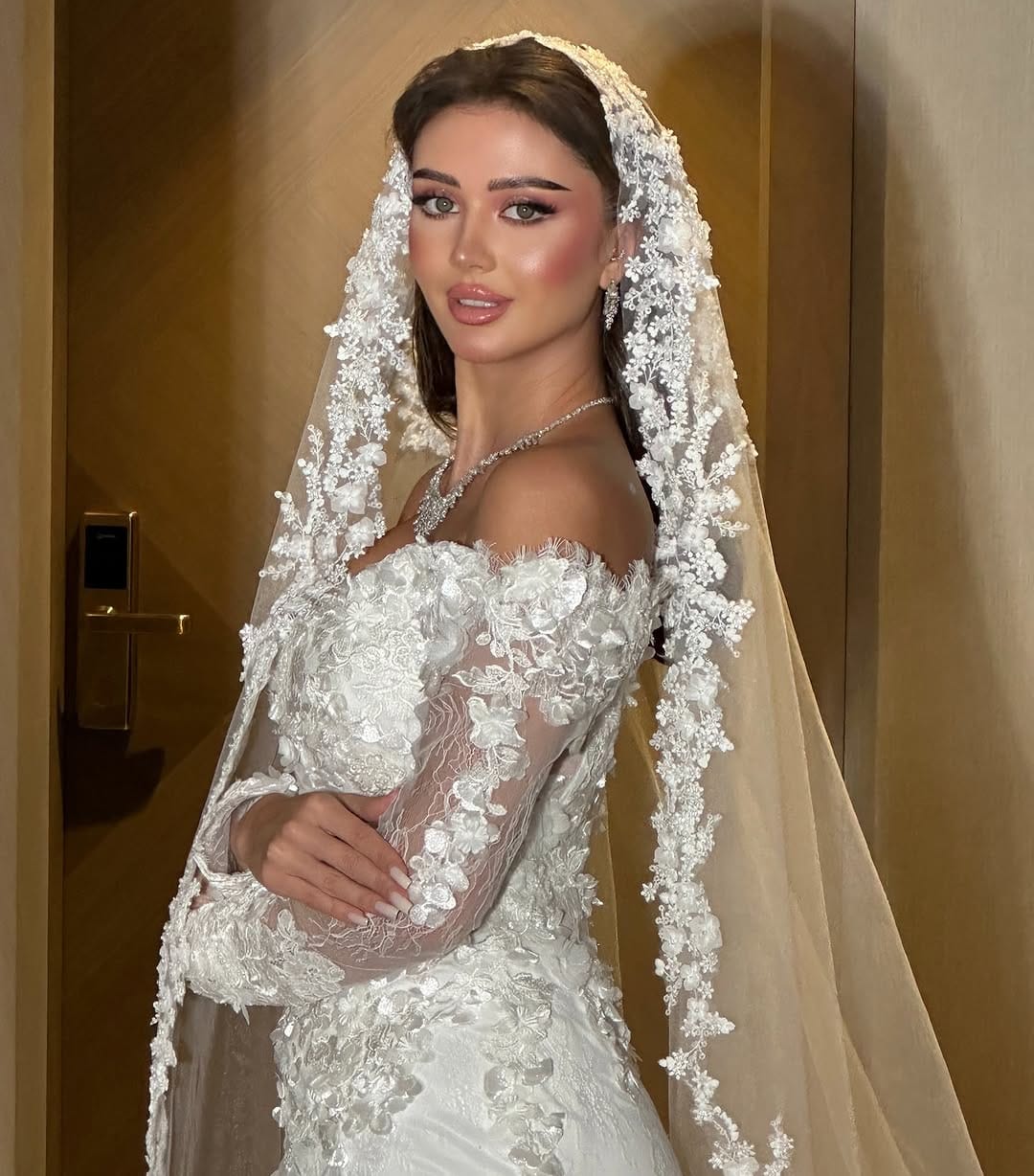 Post 2 by ميك اب ارتست - ساره القاسم on Instagram (carousel)