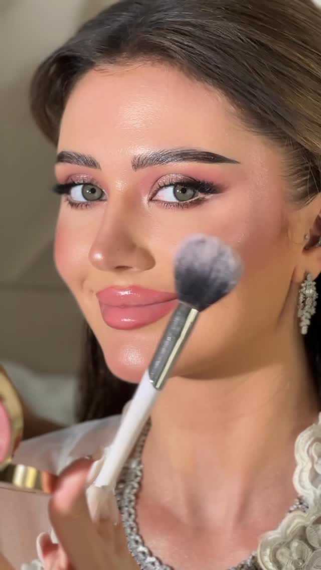 Post 6 by ميك اب ارتست - ساره القاسم on Instagram (video)