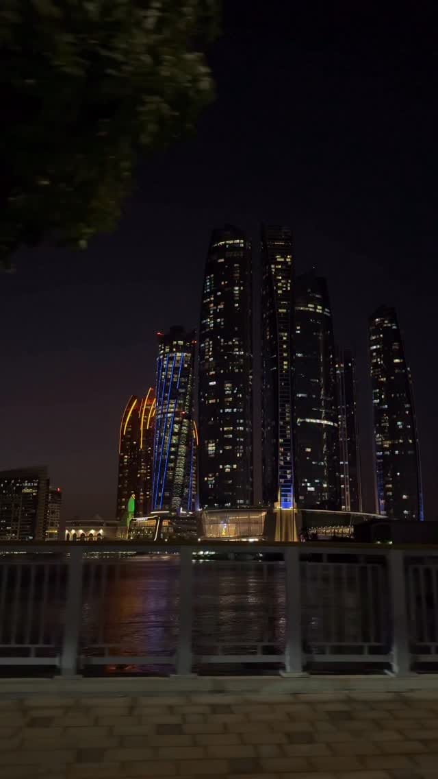 Post 2 by 𝐇𝐮𝐦𝐚𝐢𝐝 𝐀𝐥𝐳𝐚𝐚𝐛𝐢 on Instagram (video)