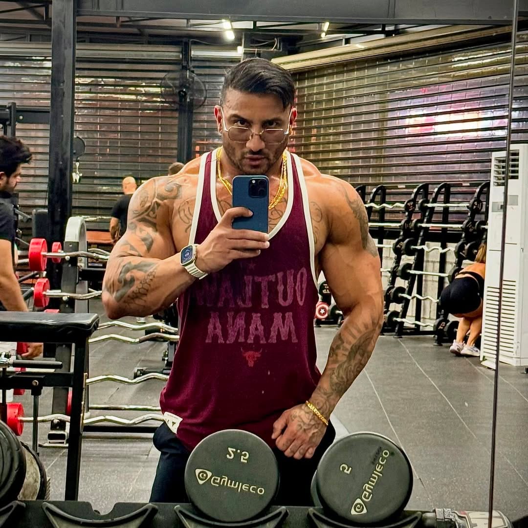 Post 9 by Rafael Lincoln on Instagram (carousel)