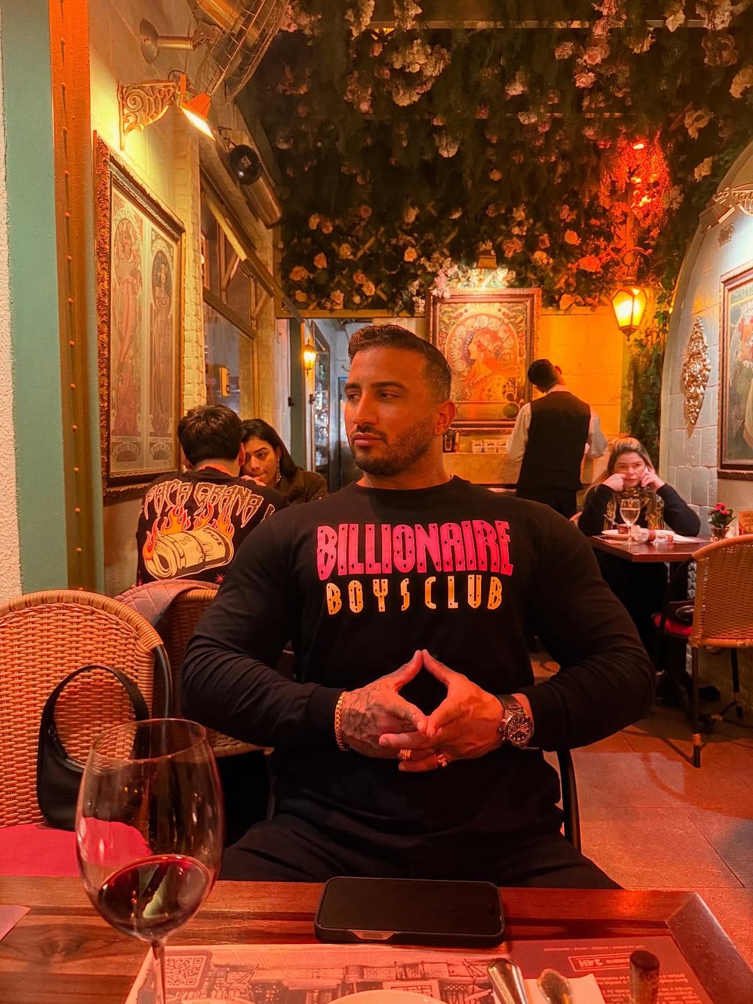 Post 4 by Rafael Lincoln on Instagram (carousel)