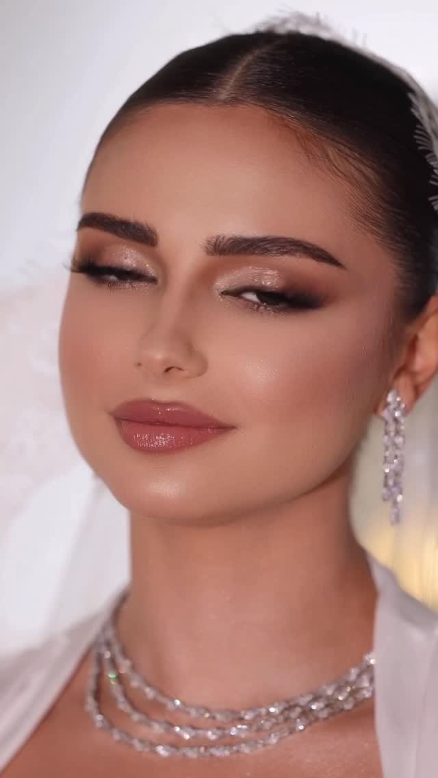 Post 1 by Alhoor Make Up Artist 🇦🇪 on Instagram (video)