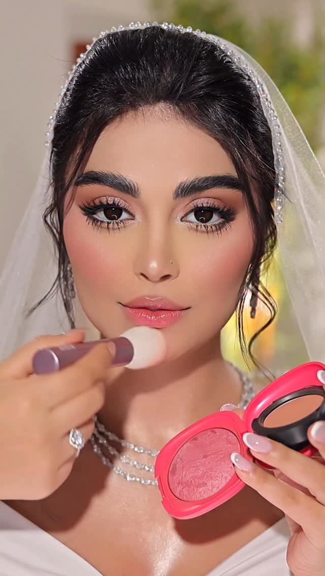 Post 7 by Alhoor Make Up Artist 🇦🇪 on Instagram (video)