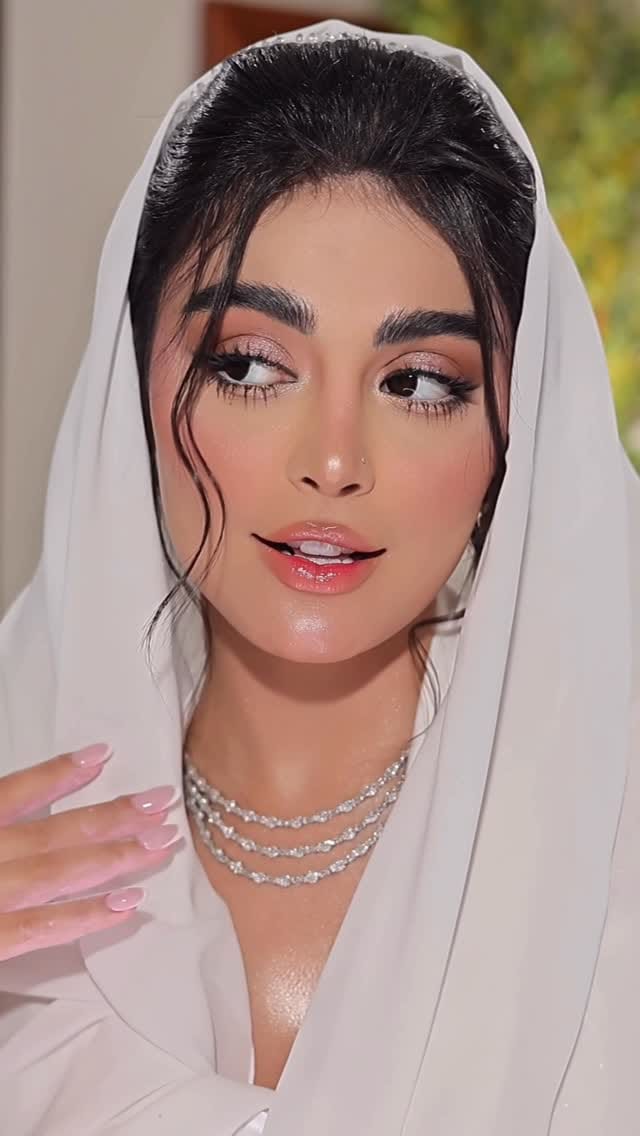 Post 8 by Alhoor Make Up Artist 🇦🇪 on Instagram (video)