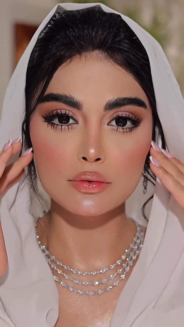 Post 3 by Alhoor Make Up Artist 🇦🇪 on Instagram (video)