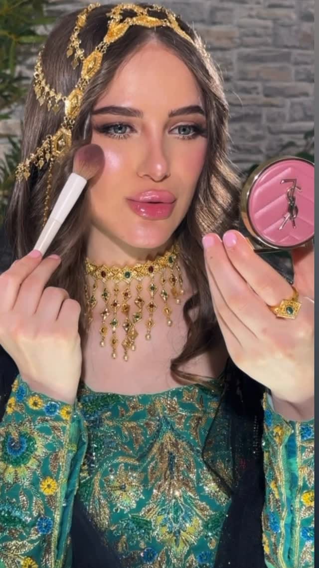 Post 4 by Alhoor Make Up Artist 🇦🇪 on Instagram (video)