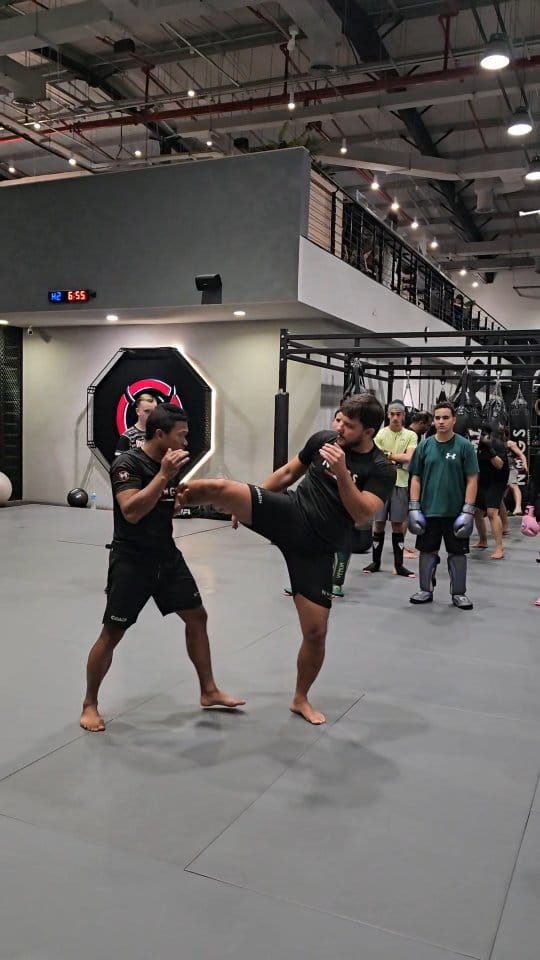 Post 1 by Kru James | สรรพวุฒิ กันตังกุล | Muay Thai Trainer | Thailand on Instagram (video)