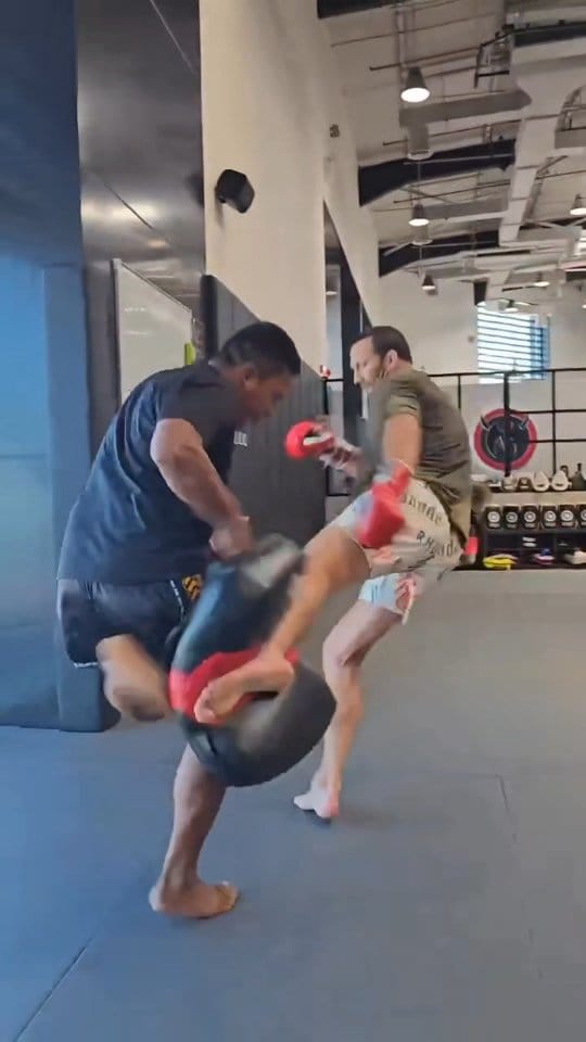 Post 10 by Kru James | สรรพวุฒิ กันตังกุล | Muay Thai Trainer | Thailand on Instagram (video)