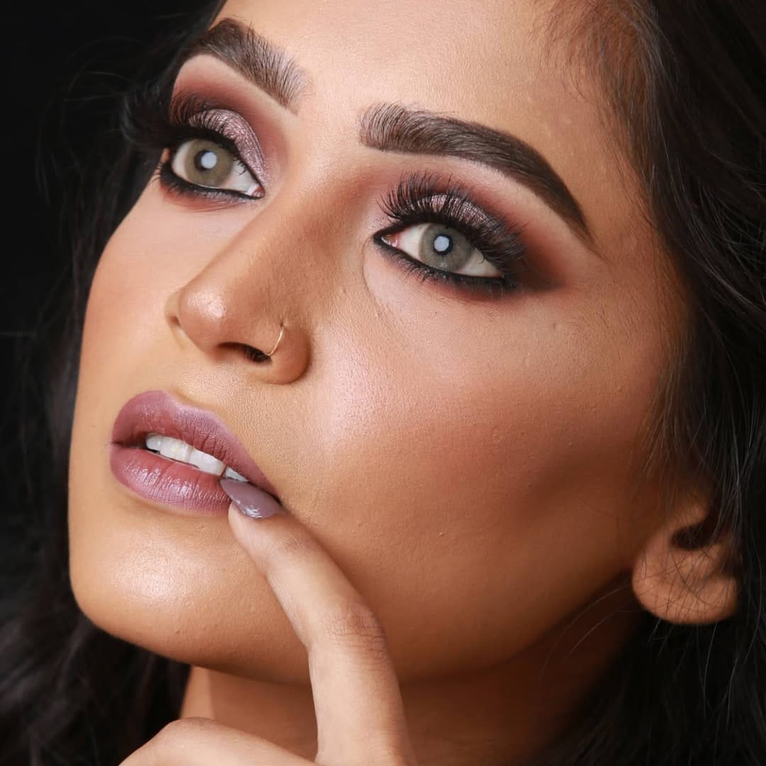 Post 8 by Makeup Artist Dubai 🇵🇰 🇬🇧 🇦🇪 on Instagram (carousel)