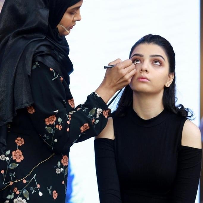 Post 10 by Makeup Artist Dubai 🇵🇰 🇬🇧 🇦🇪 on Instagram (carousel)
