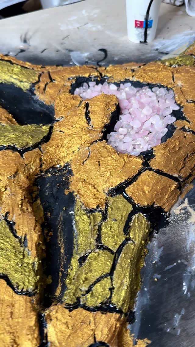 Post 4 by Dolly Lopez ART | Crystal & Resin Specialist | Luxury Home Decor on Instagram (video)