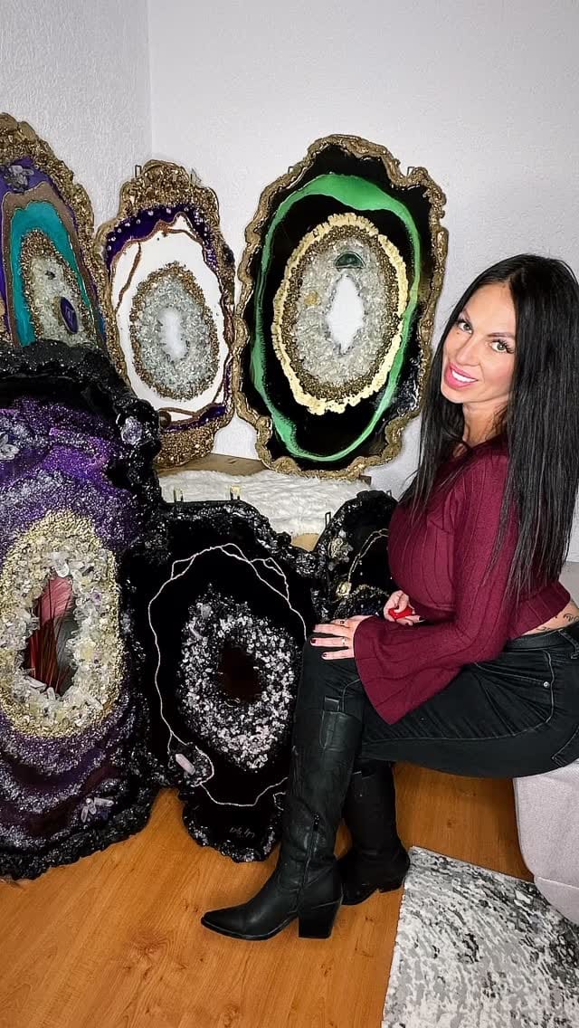 Post 6 by Dolly Lopez ART | Crystal & Resin Specialist | Luxury Home Decor on Instagram (video)