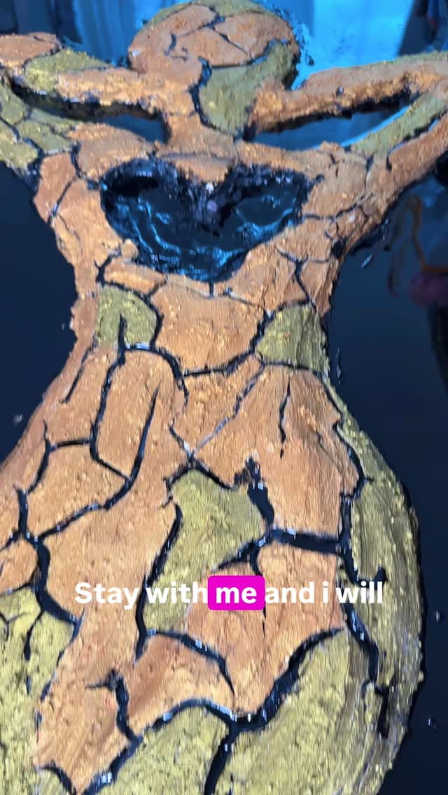 Post 5 by Dolly Lopez ART | Crystal & Resin Specialist | Luxury Home Decor on Instagram (video)