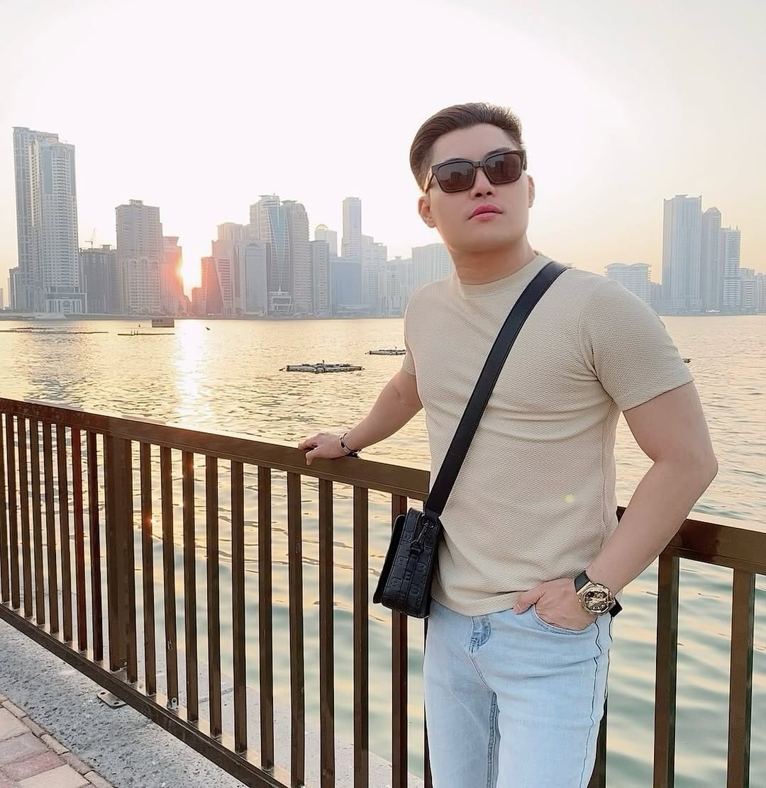 Post 5 by Cris Dolor👑 on Instagram (carousel)