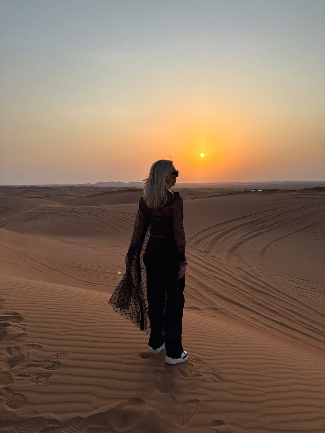 Post 4 by LIZZY KEYES | PERSONAL STYLIST on Instagram (image)