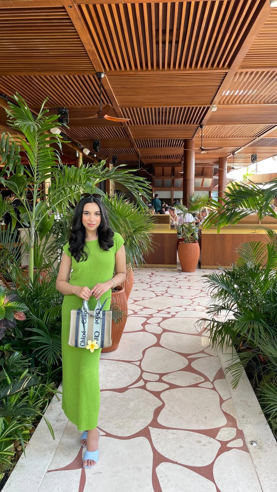 Post 7 by Meenal Qadir Khan on Instagram (video)