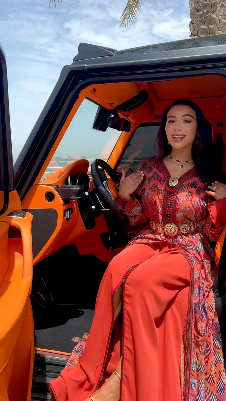 Post 8 by Dina Lambarki on Instagram (video)