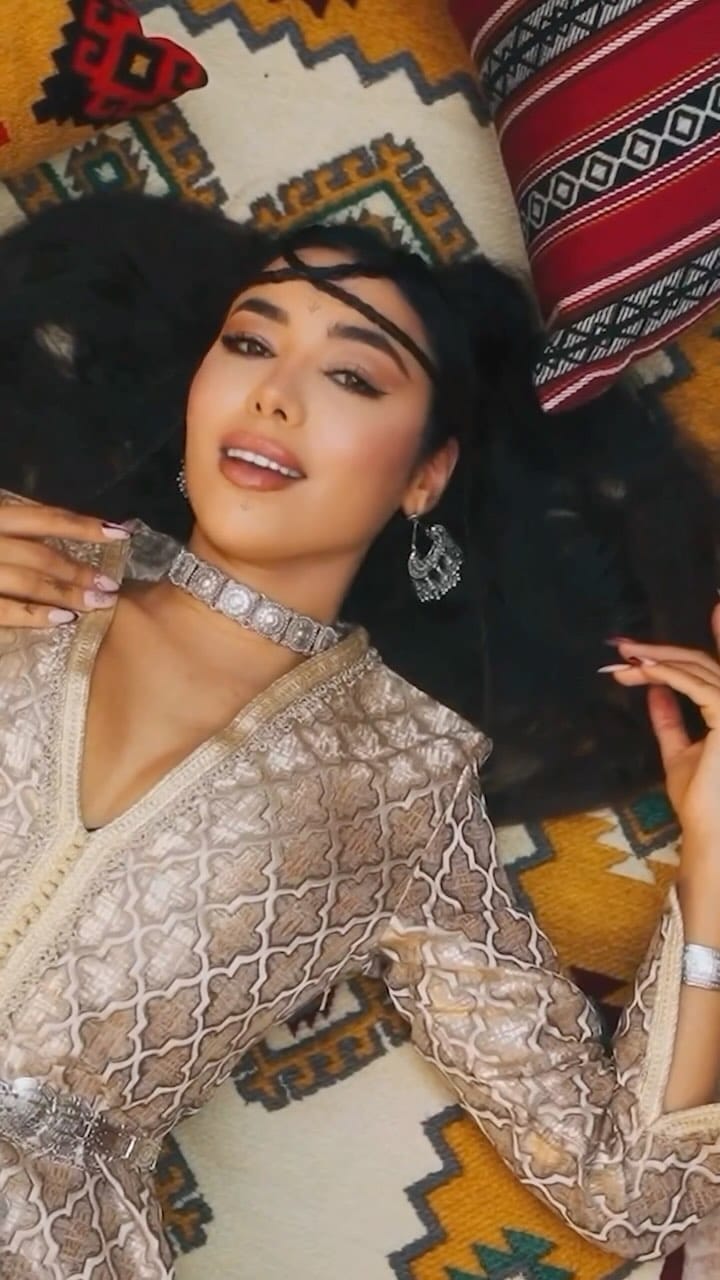 Post 9 by Dina Lambarki on Instagram (video)