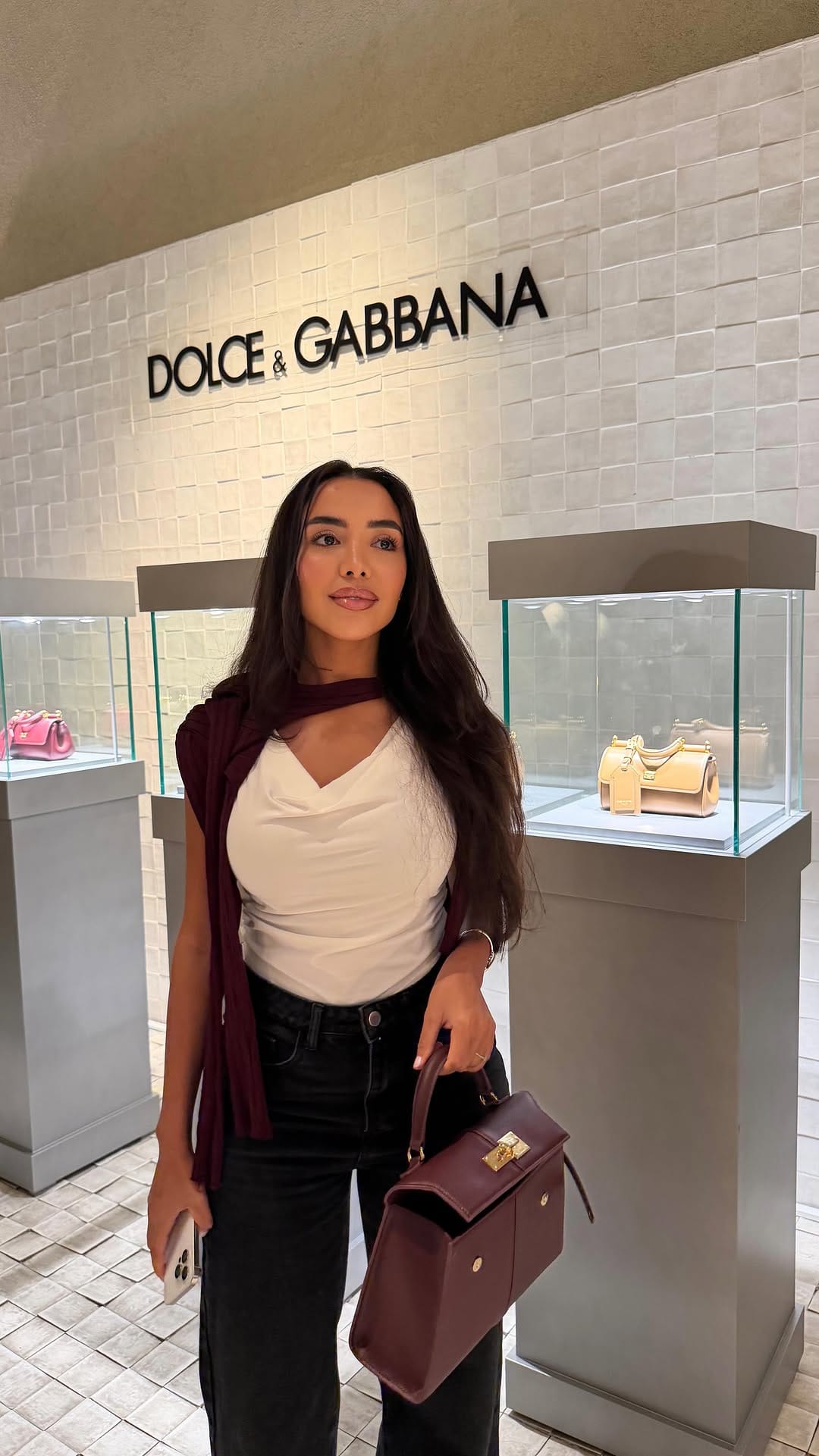 Post 2 by Dina Lambarki on Instagram (video)