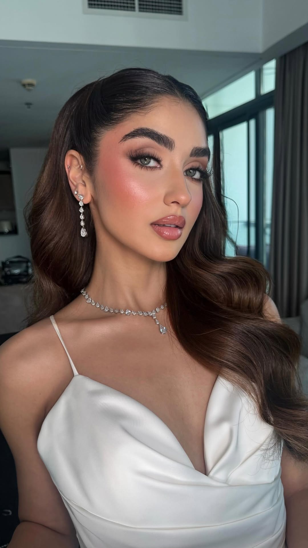 Post 4 by Certified Makeup Artist UAE on Instagram (video)