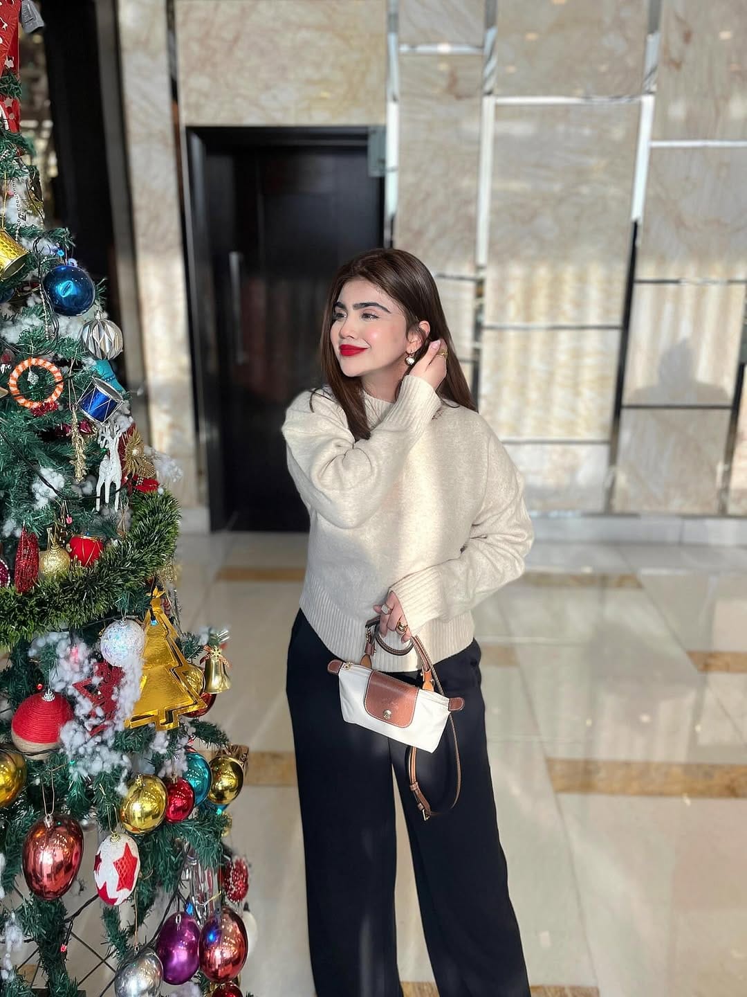 Post 7 by Anum Zafar on Instagram (carousel)