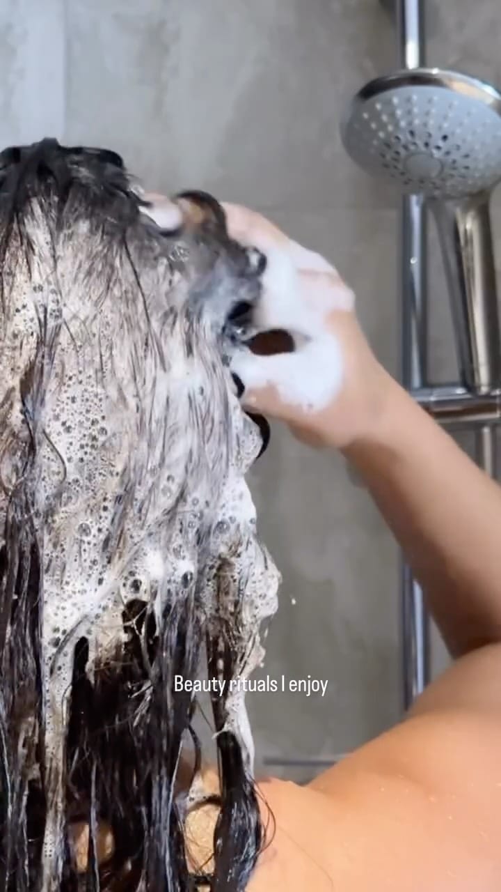 Post 5 by Ariana Medina on Instagram (video)