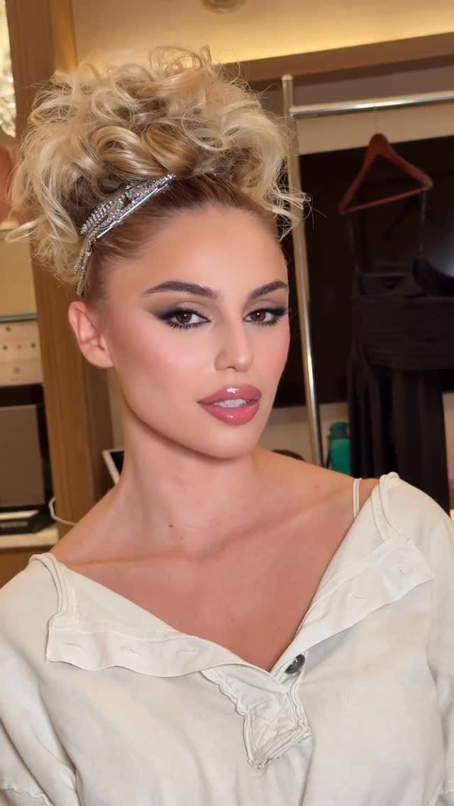 Post 4 by Dubai Makeup artist on Instagram (video)