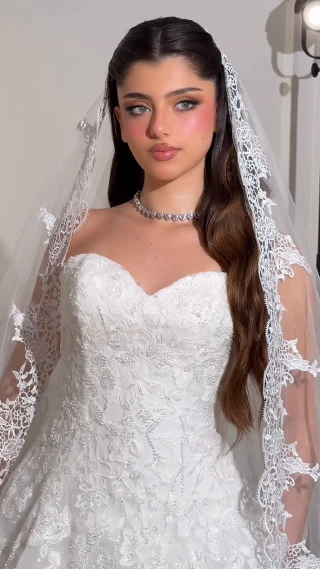 Post 3 by Dubai Makeup artist on Instagram (video)