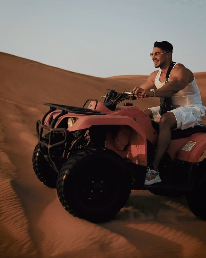 Post 10 by Chris Ashkettle | Dubai Photographer & Videographer on Instagram (video)