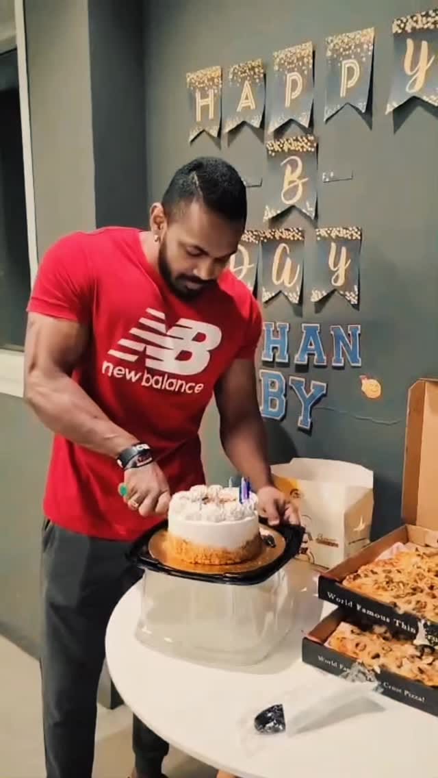 Post 9 by 🅖🅘🅗🅐🅝 🅜🅐🅓🅤🅢🅐🅝🅚🅐 🅟🅣 🅓🅧🅑 🇦🇪 on Instagram (video)