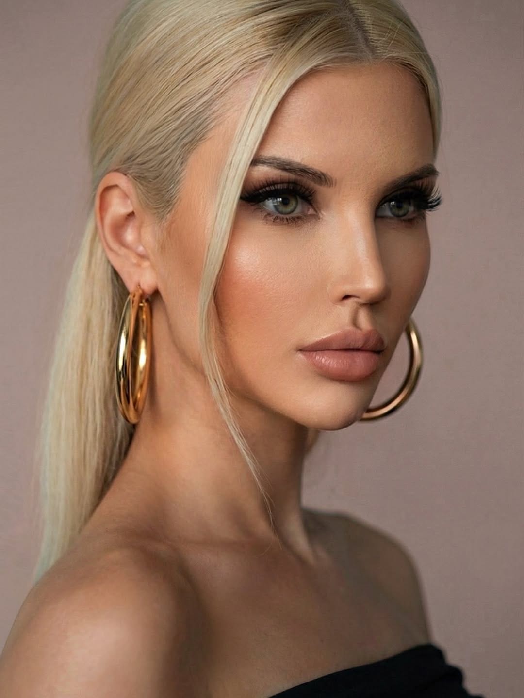 Post 1 by Anna Alexandra on Instagram (image)