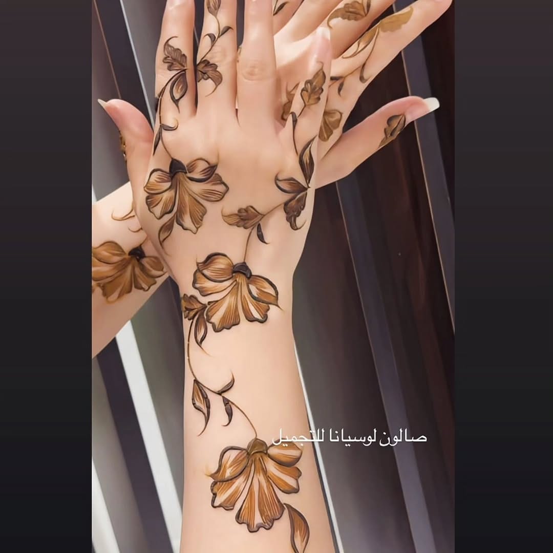 Post 1 by henna/نقش حنة on Instagram (image)