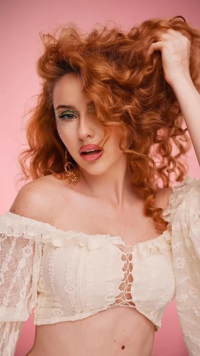 Post 4 by VIKTORIA | BEAUTY CREATOR | MAKEUP ARTIST | on Instagram (video)