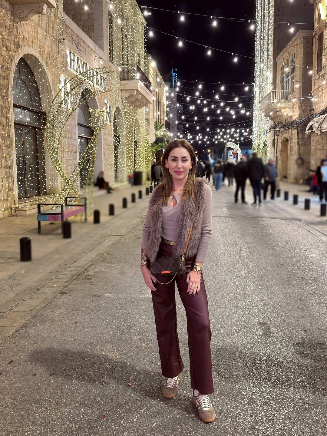Post 4 by ⋆𝓨𝓸𝓵𝓵𝓪𝓷𝓭𝓮⋆ on Instagram (image)