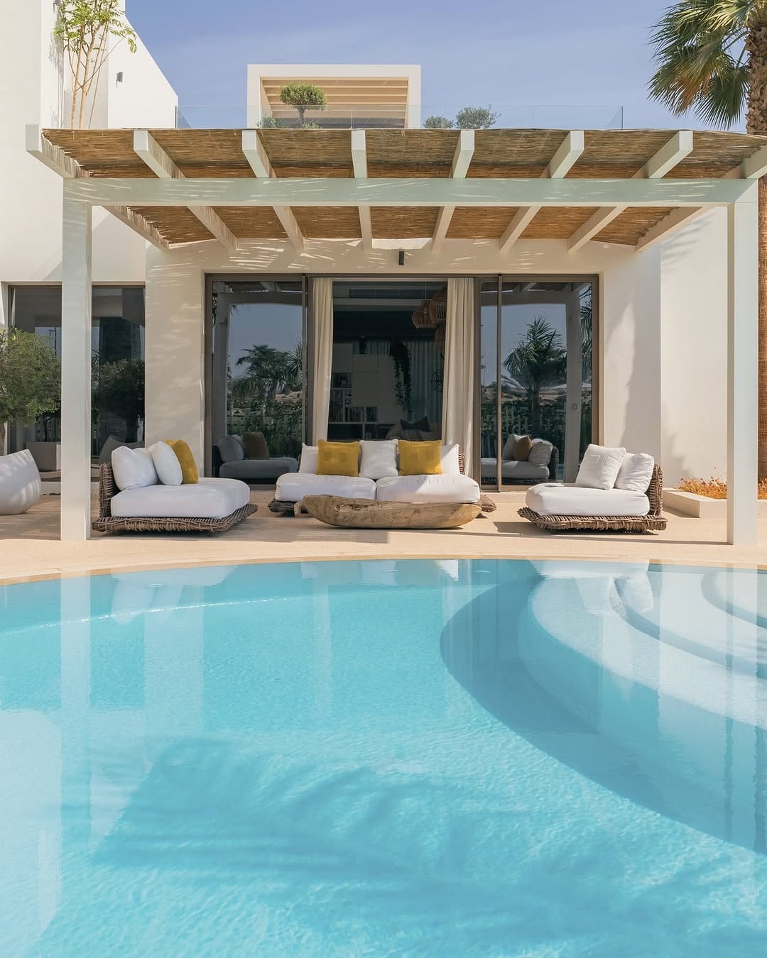 Post 2 by 𝗸𝗶𝗸𝗹𝗼𝘀 𝗮𝗿𝗰𝗵𝗶𝘁𝗲𝗰𝘁𝘀 | Architecture and Interior Design on Instagram (image)