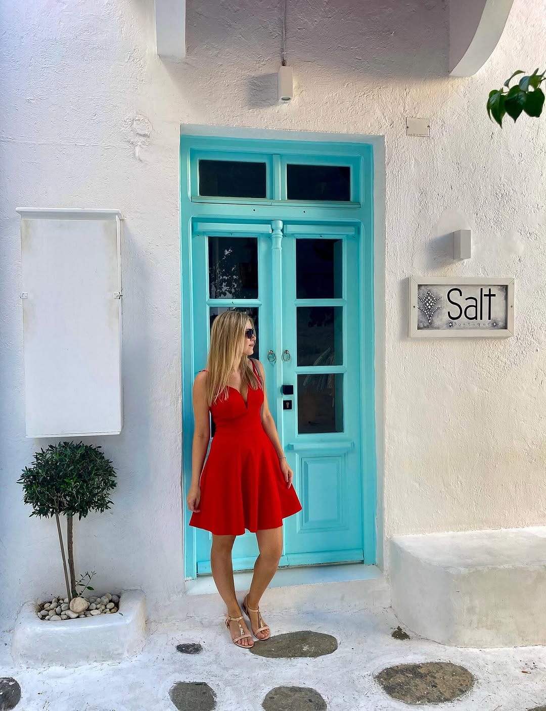 Post 10 by Alexandra Fi on Instagram (image)