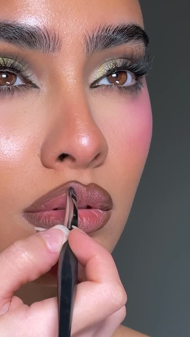 Post 1 by @hamda_makeup on Instagram (video)