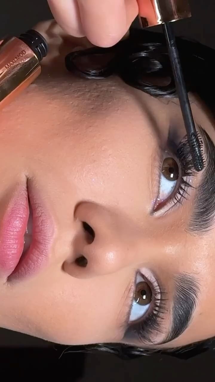 Post 5 by @hamda_makeup on Instagram (video)