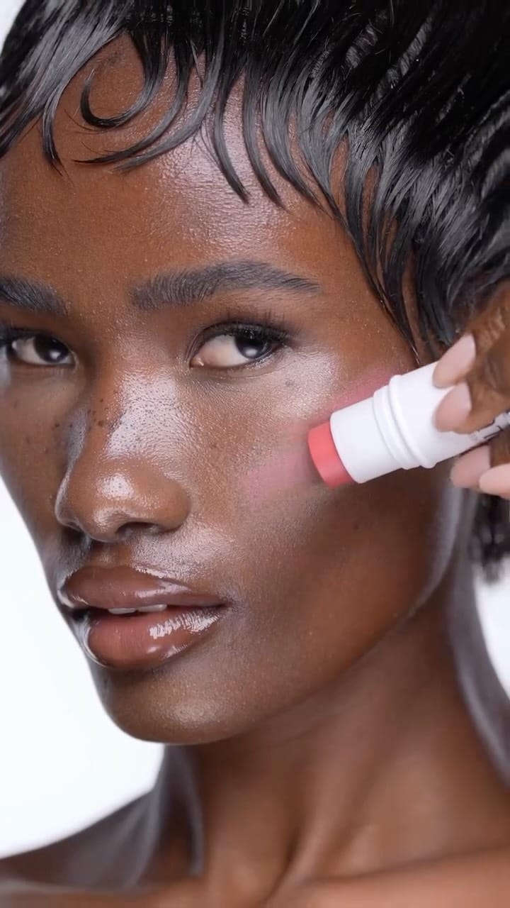 Post 6 by @hamda_makeup on Instagram (video)