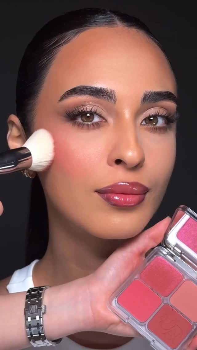 Post 3 by @hamda_makeup on Instagram (video)