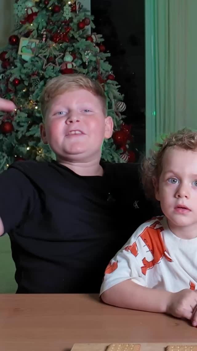 Post 8 by AAAA Crazy kids with Mom&Dad on Instagram (video)