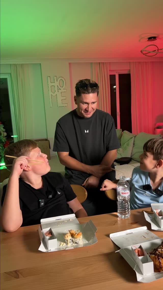 Post 4 by AAAA Crazy kids with Mom&Dad on Instagram (video)