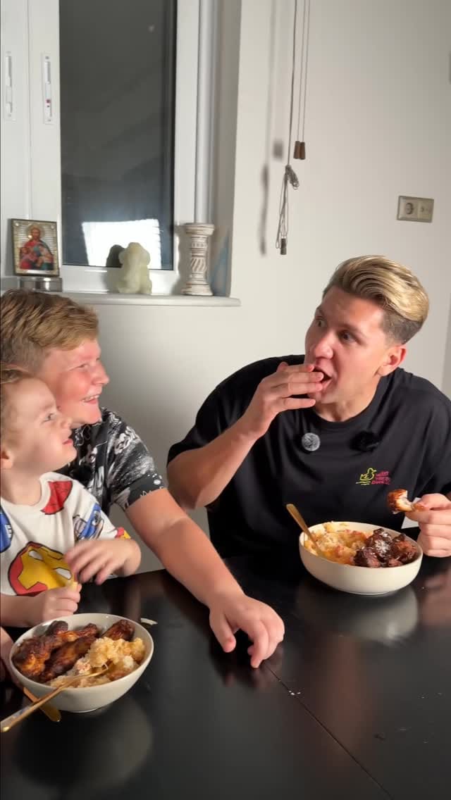 Post 1 by AAAA Crazy kids with Mom&Dad on Instagram (video)