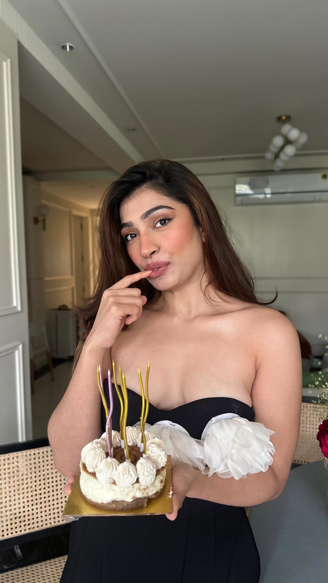 Post 7 by Rashmi Chawla on Instagram (video)