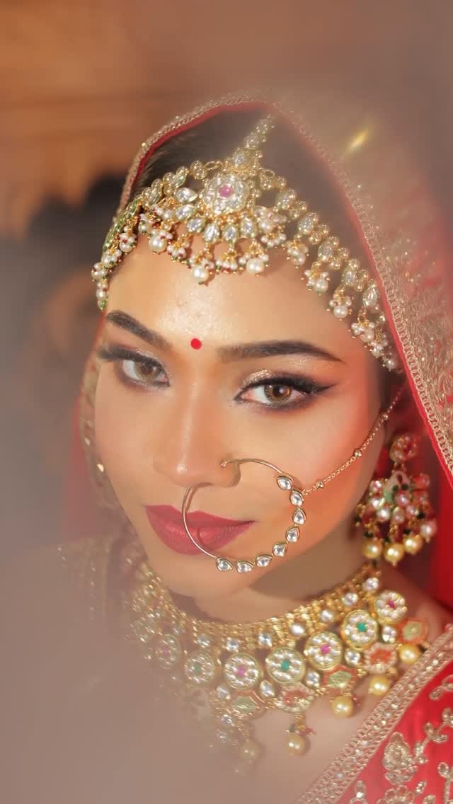 Post 7 by FIZA KHAN | International Makeup Artist 💄 on Instagram (video)
