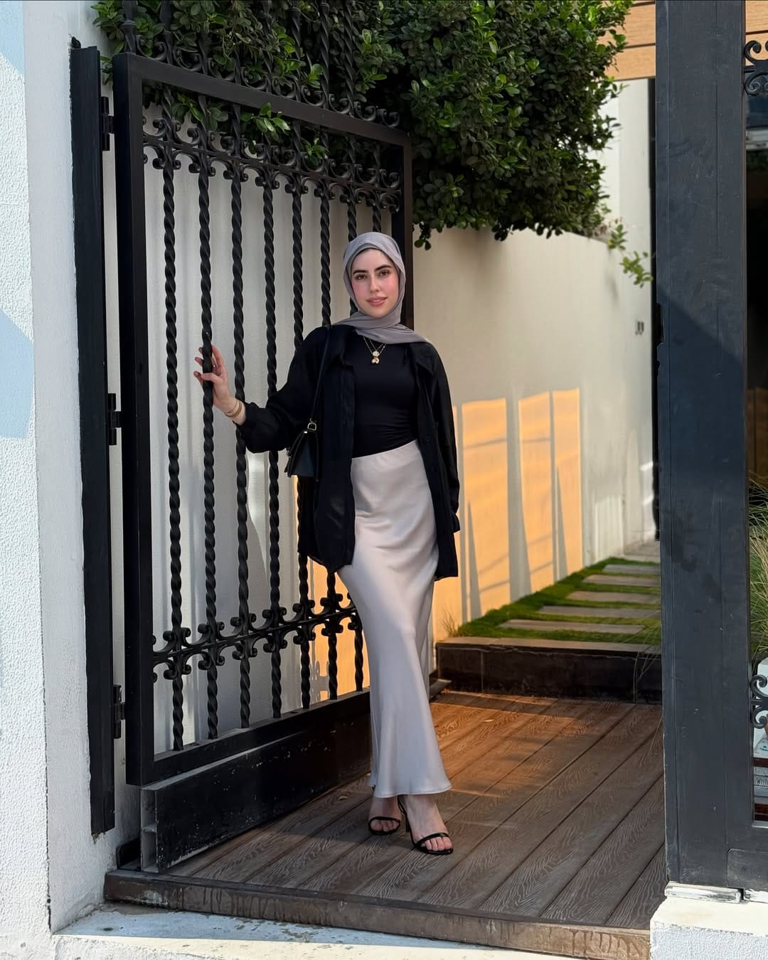 Post 10 by Dr. Jana Alalami on Instagram (carousel)