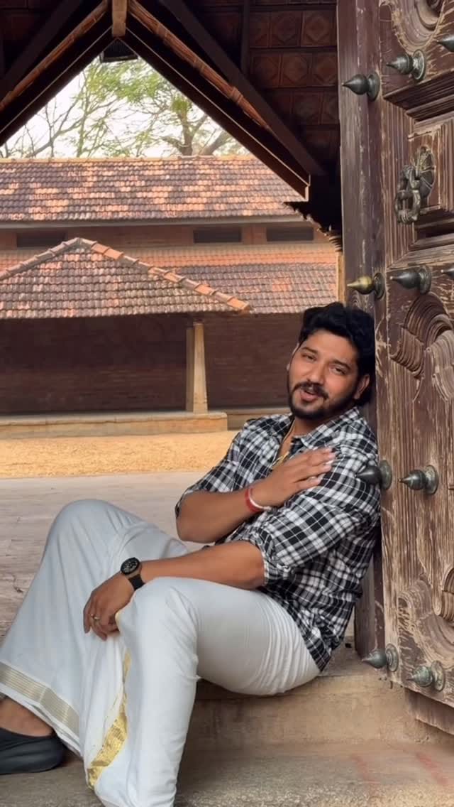 Post 2 by Vicky Roshan on Instagram (video)
