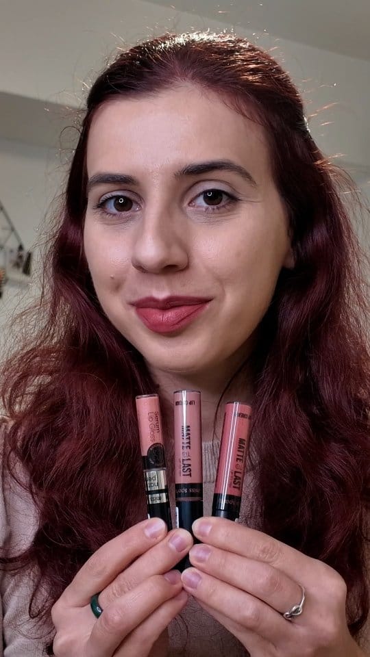 Post 2 by Andreea Lucia on Instagram (video)