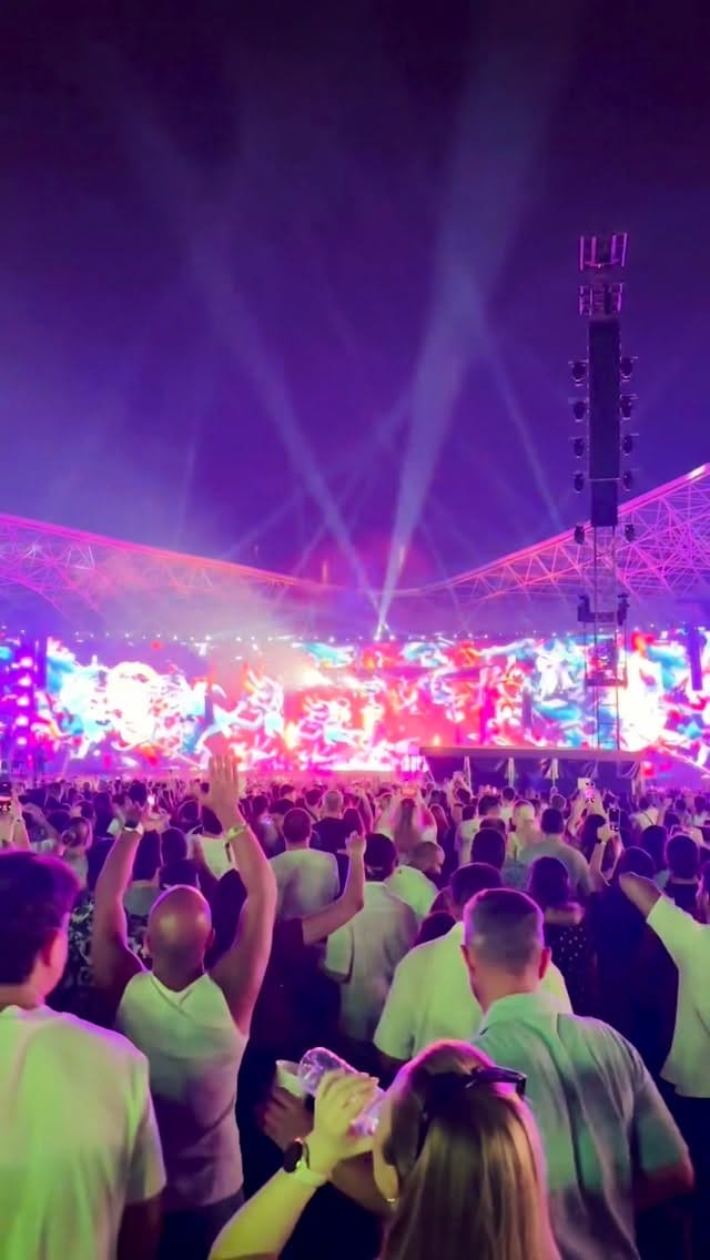 Post 1 by Cedric Ribeiro Dubai Photographer on Instagram (video)